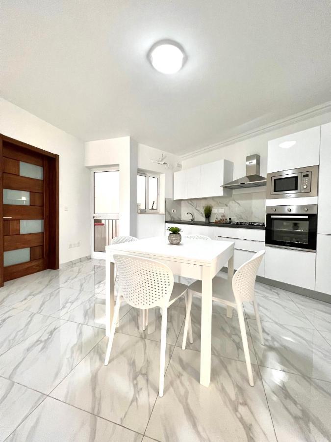 Condo With Patio Overlooking Piazza Gzira Exterior foto